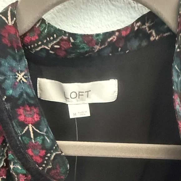 LOFT Women's Black and Green Floral Blouse - Picture 3 of 3